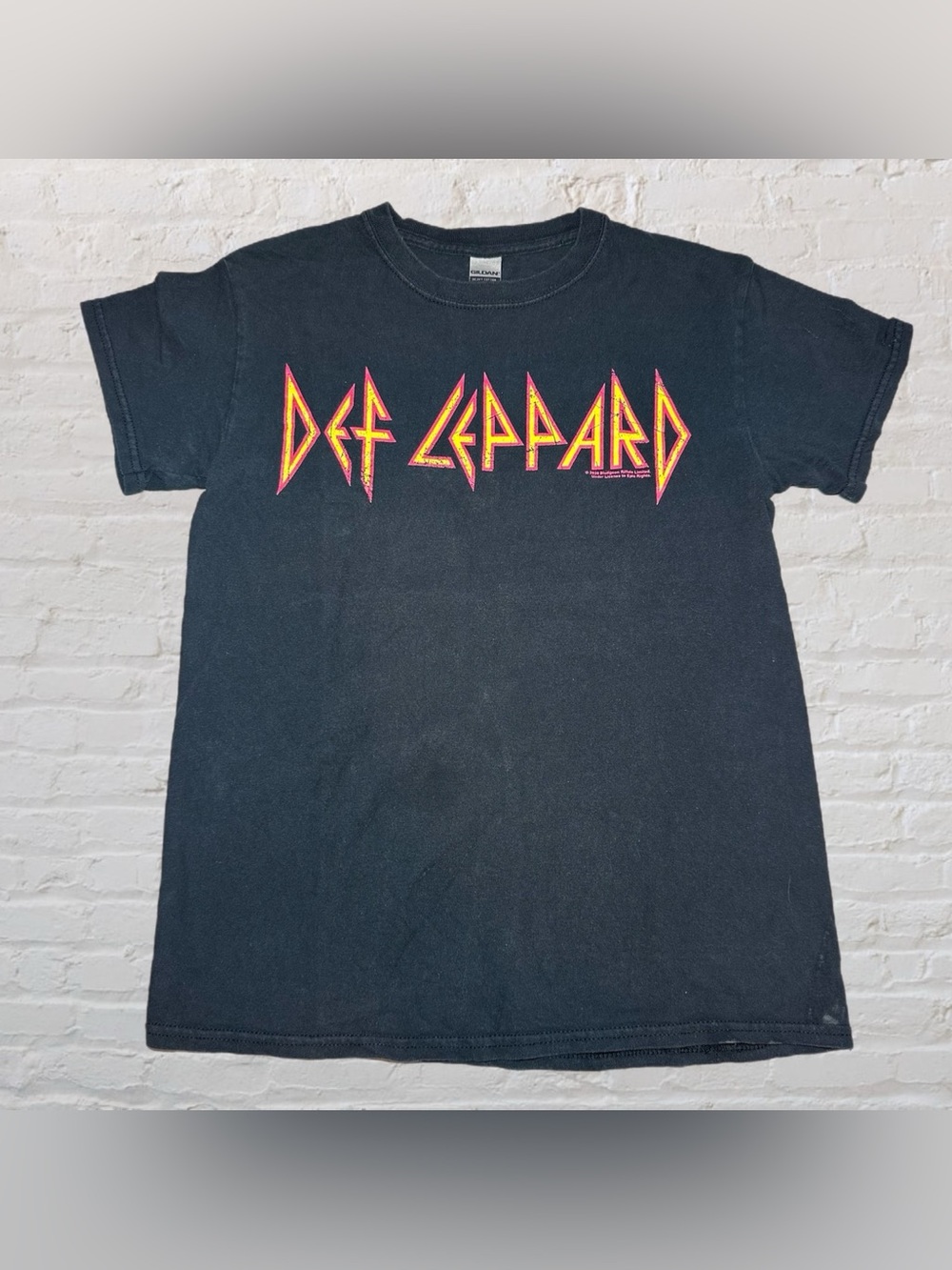 Def Leppard Gildan Black Short Sleeve Vintage Fit Cotton Band Tee in Men’s Small